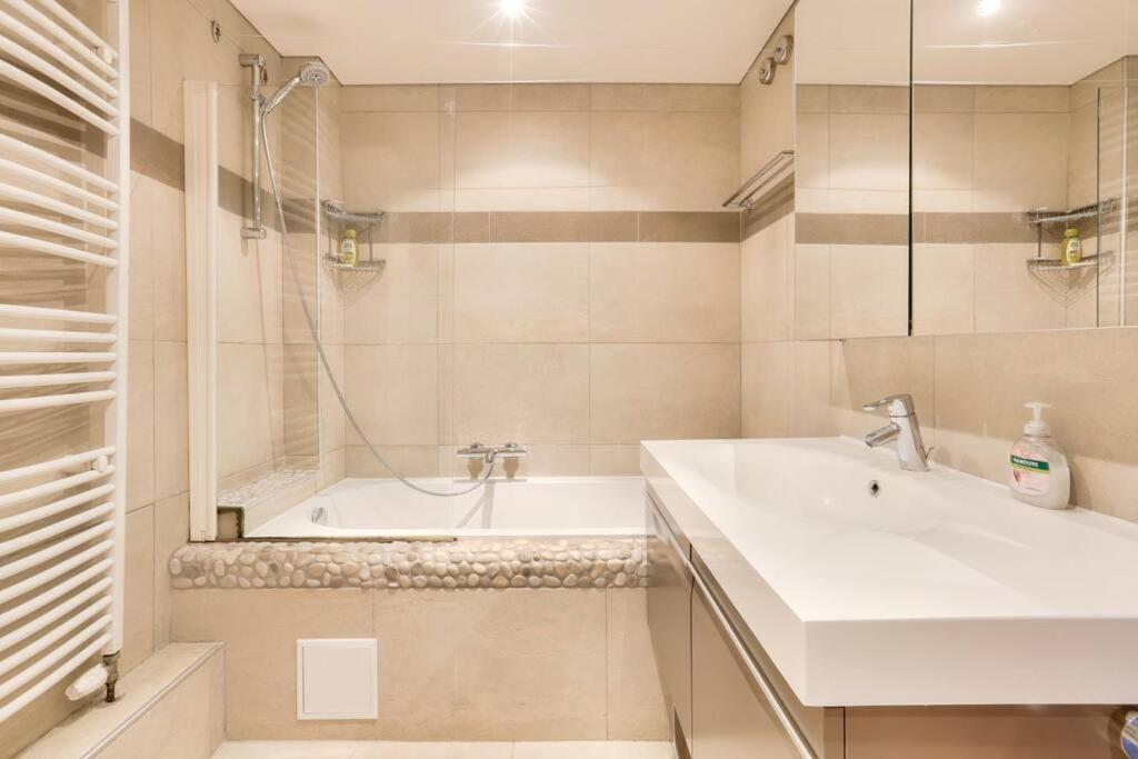 Appartement Spacieux Au Coeur De ストラスブール エクステリア 写真